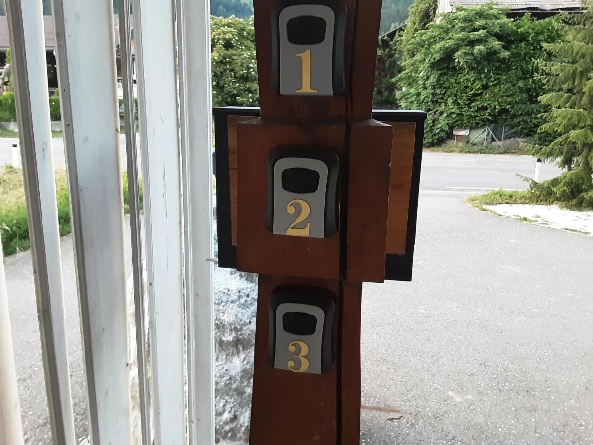 Apartment - Ferienwohnung 2 Treffen Am Ossiachersee Buitenkant foto